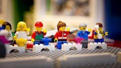 從瀕臨破產(chǎn)到世界最大的玩具制造商，樂(lè)高做了什么？